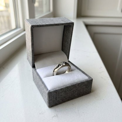 Vintage White & Black Gold Ring