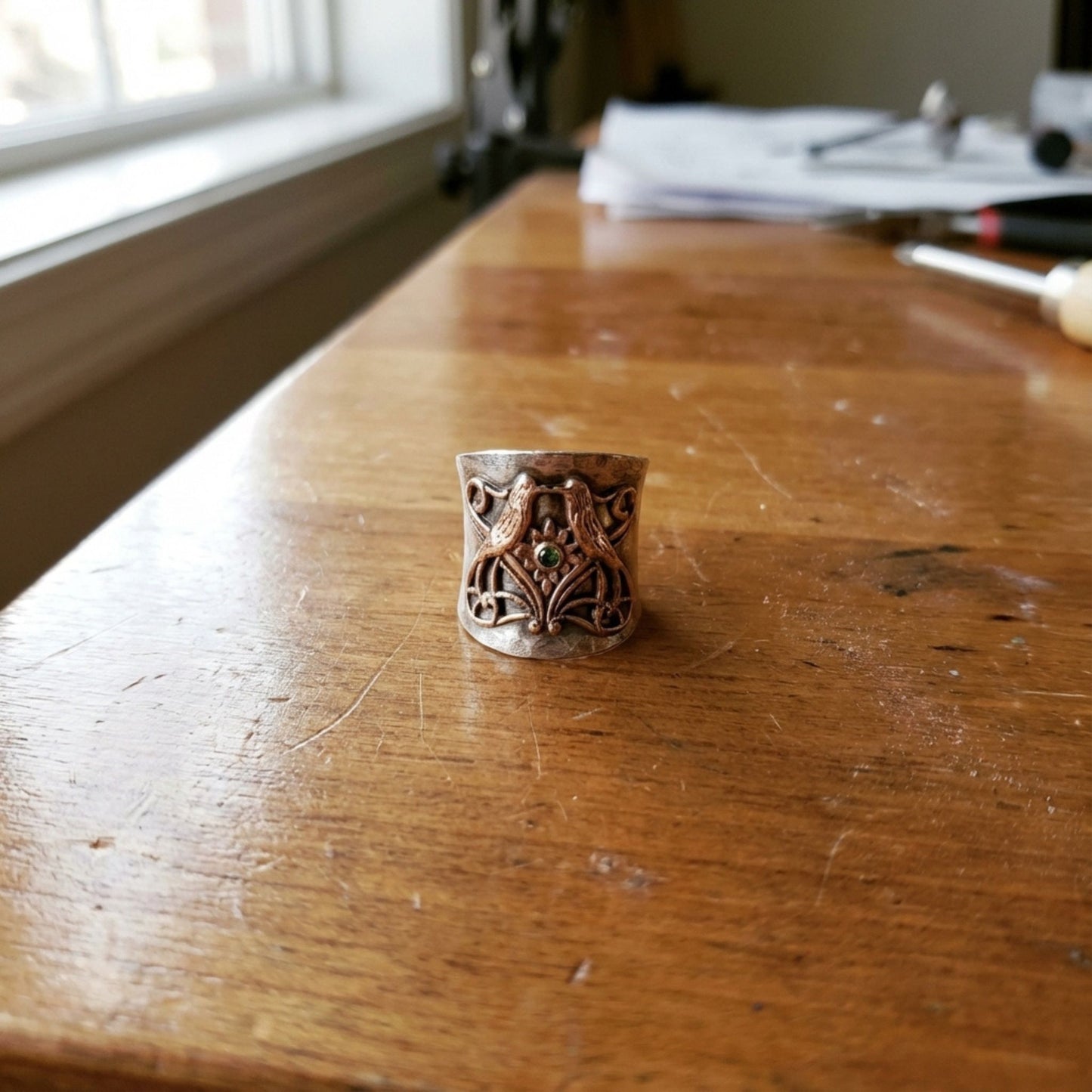 Vintage Carved Golden Ring Round Tube Ring