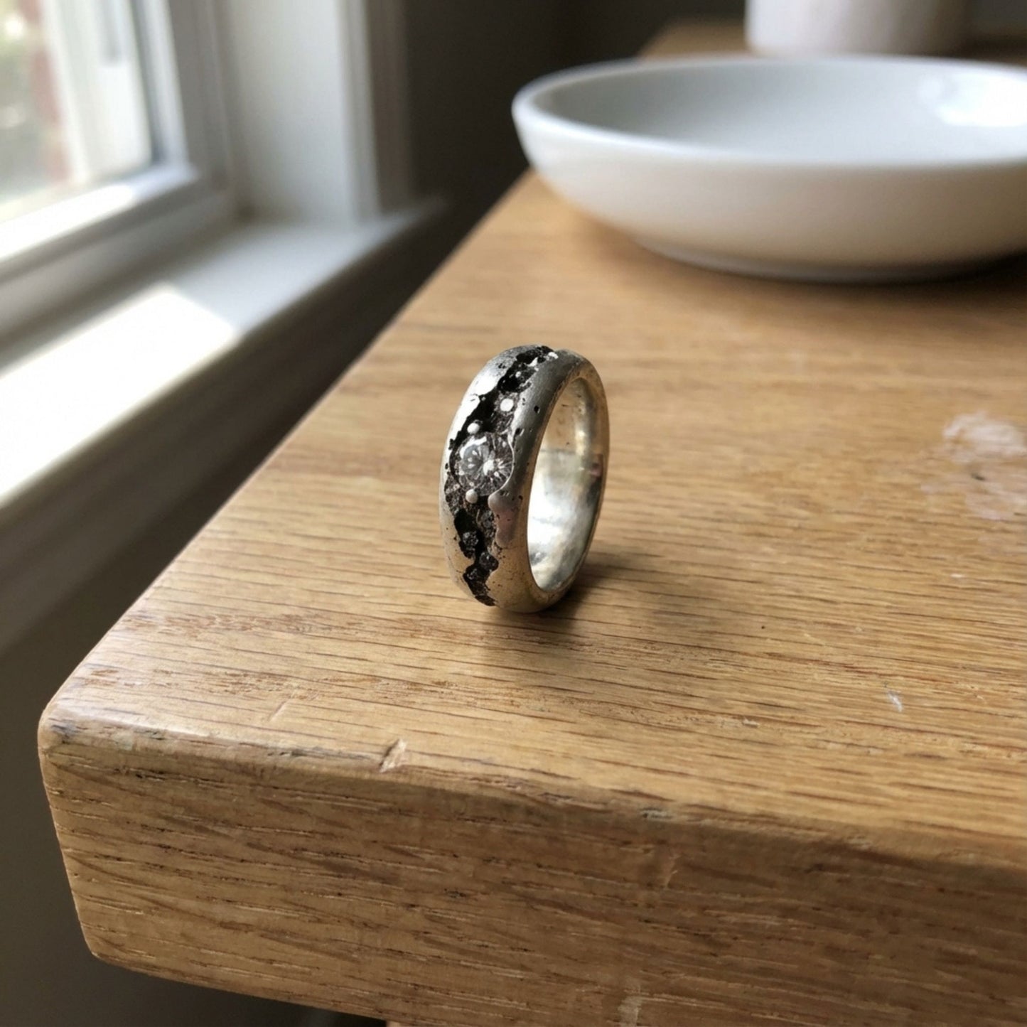 Vintage White & Black Gold Ring