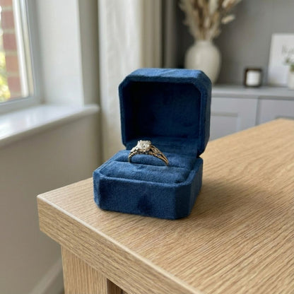 Vintage Zirconia Fine Gold Ring